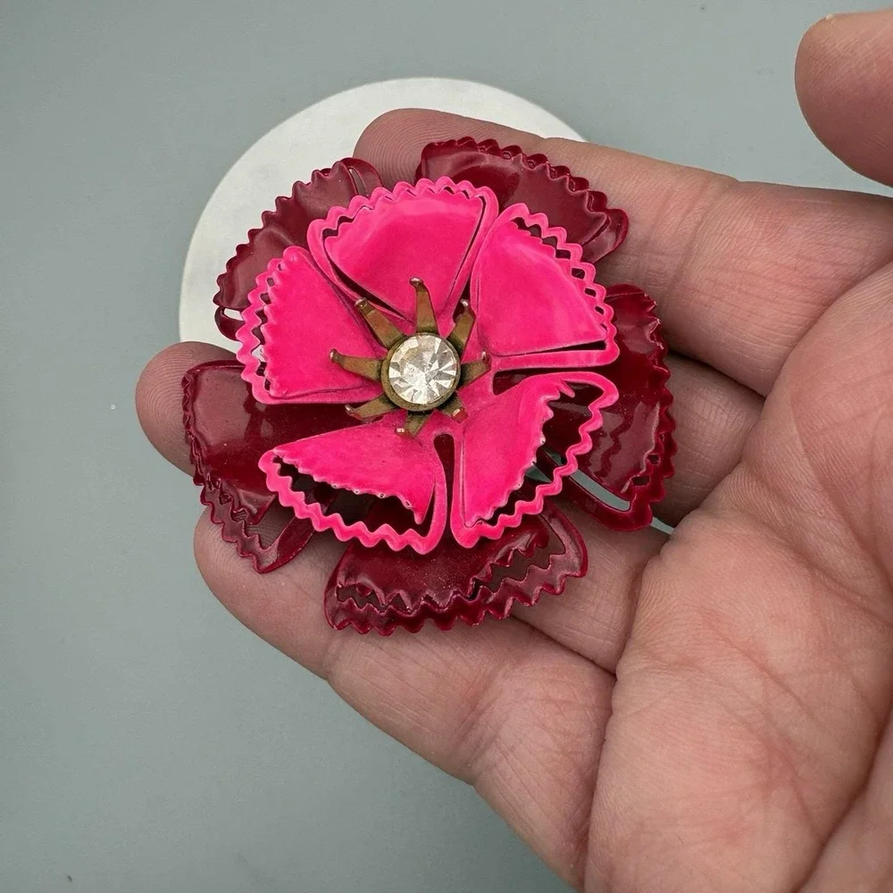 Vintage Enamel Metal Flower Brooch Dimensional Pink MOD Pop Art